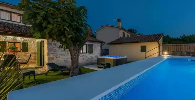 Villa Ana Rita with jacuzzi and heated pool