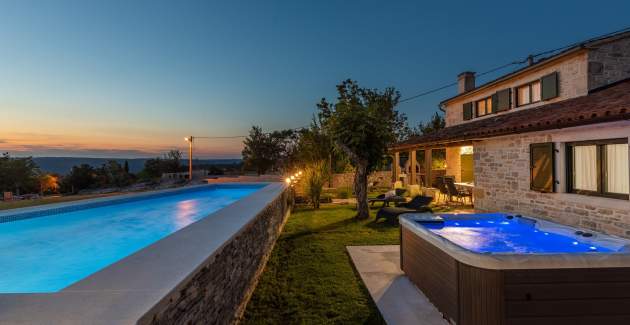 Villa Ana Rita s jacuzzijem i grijanim bazenom