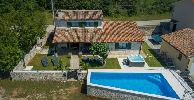Villa Ana Rita s jacuzzijem i grijanim bazenom