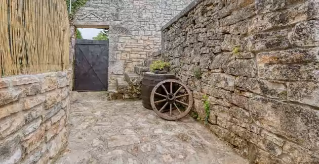 Casa di pietra Villa Irma con piscina privata