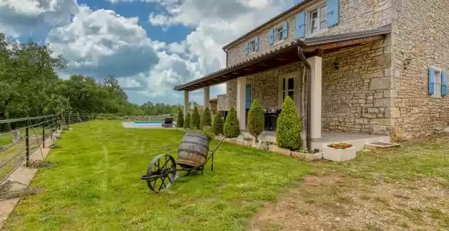 Casa di pietra Villa Irma con piscina privata