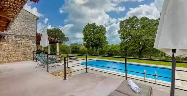 Casa di pietra Villa Irma con piscina privata