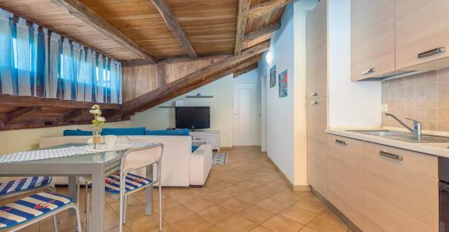 Apartman Paradise, Gedici