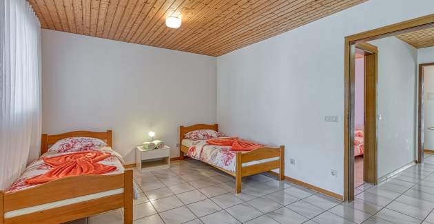 Apartman Kiki III s balkonom 