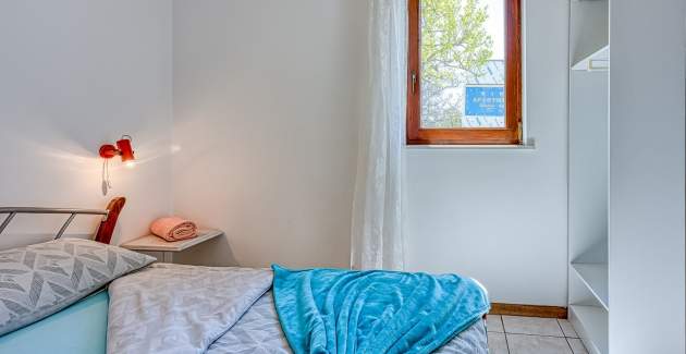 Apartman Kiki IV s terasom u blizini plaže 