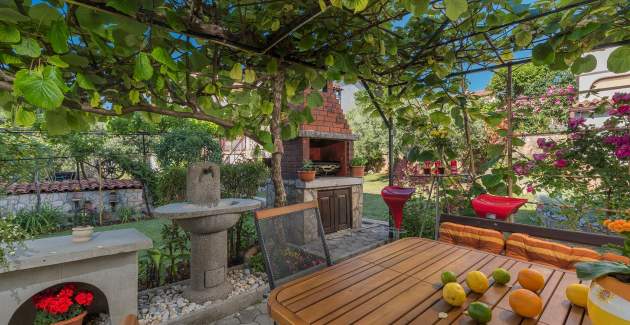 Apartment Loredana  A1 with Terrace and Garden