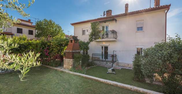 Apartment Loredana with Terrace and Garden