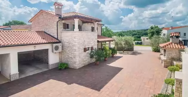 Beautiful Stone House Mate near Kringa