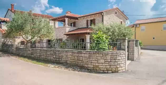 Beautiful Stone House Mate near Kringa