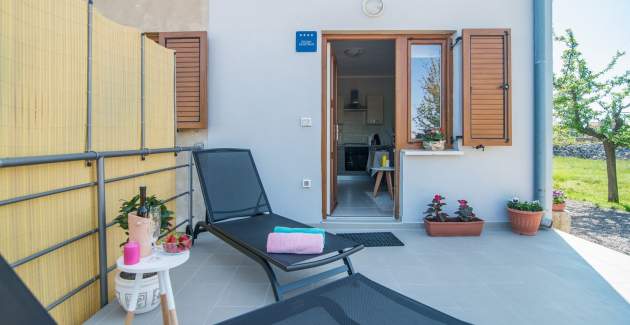 Apartment with Terrace in Filipana