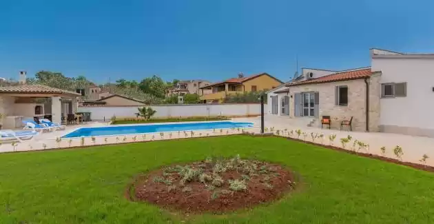 Ferienhaus Laura mit privatem Pool und Garten