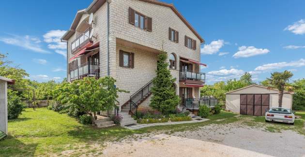 Apartman Ento s balkonom i zajedničkim bazenom 