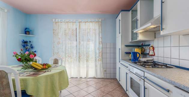 Apartman Ento s balkonom i zajedničkim bazenom 