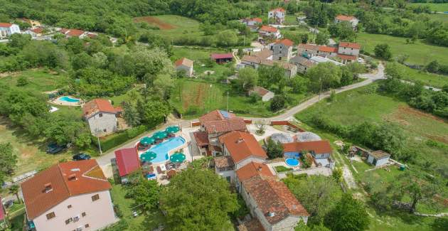 Apartman Ento s balkonom i zajedničkim bazenom 