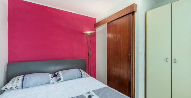 Apartman Sanja s balkonom u blizini centra grada