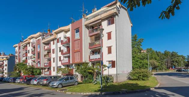 Apartman Sanja s balkonom u blizini centra grada