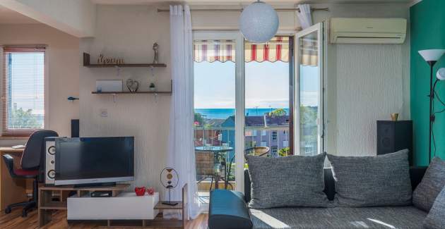 Apartman Sanja s balkonom u blizini centra grada