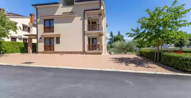 Ferienwohnung Hana II mit Terrasse