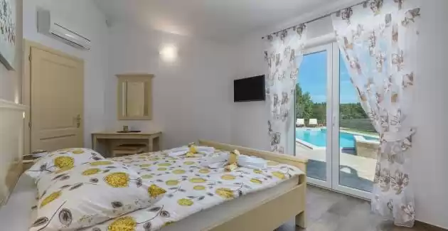 Villa Gardenia s bazenom, vrtom i jacuzzijem