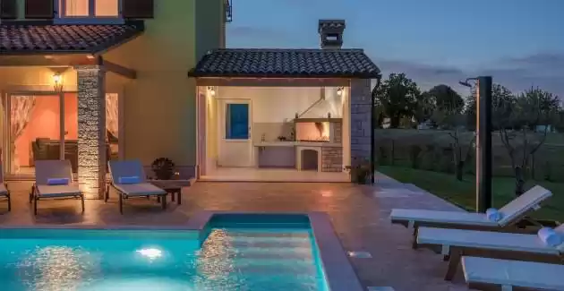 Villa Gardenia s bazenom i vrtom