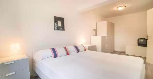 Apartman Kampic 1 s pogledom na vrt