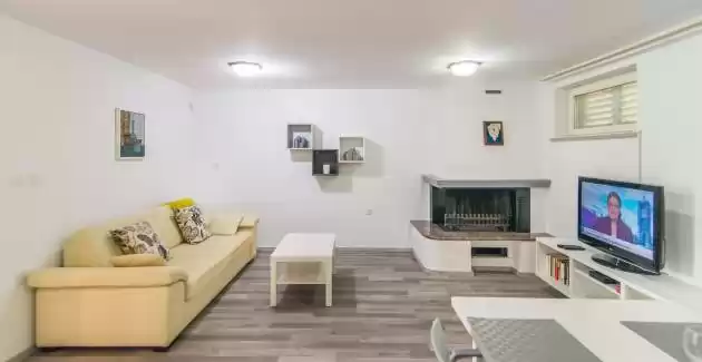 Apartman Kampic 1 s pogledom na vrt