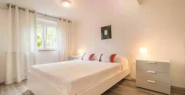 Apartman Kampic 1 s pogledom na vrt