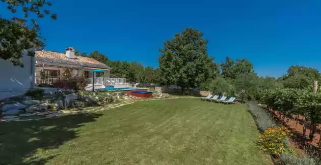 Family Villa Lipica with Pool and Jacuzzi