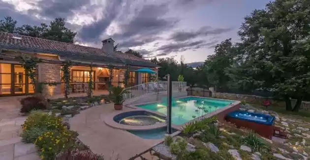 Family Villa Lipica with Pool and Jacuzzi