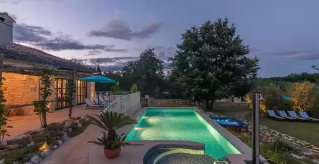Family Villa Lipica with Pool and Jacuzzi