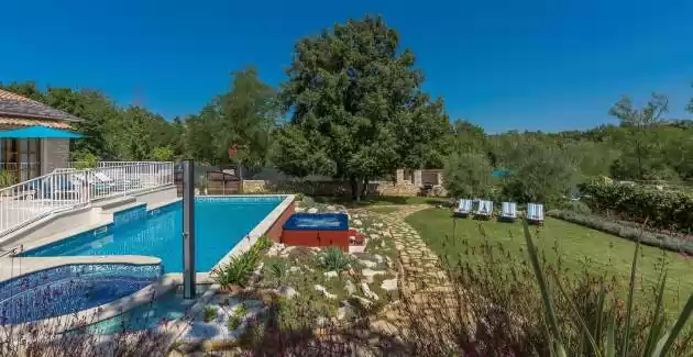 Family Villa Lipica with Pool and Jacuzzi