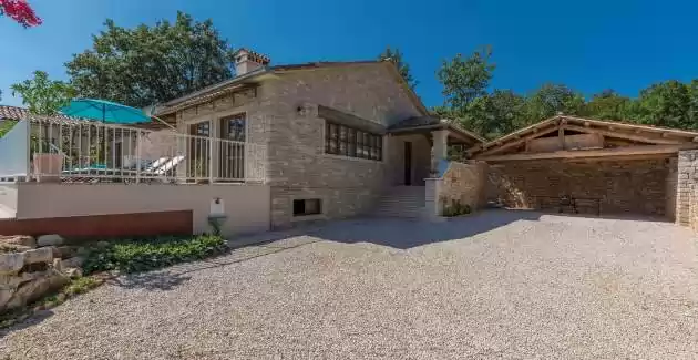 Family Villa Lipica with Pool and Jacuzzi