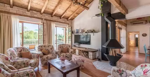 Family Villa Lipica with Pool and Jacuzzi