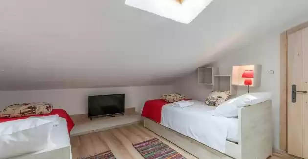 Family Villa Lipica with Pool and Jacuzzi