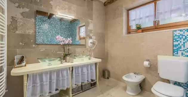 Family Villa Lipica with Pool and Jacuzzi