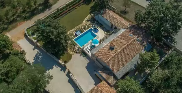 Family Villa Lipica with Pool and Jacuzzi