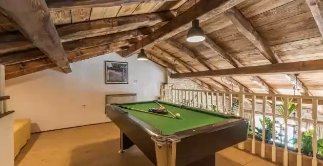 Family Villa Lipica with Pool and Jacuzzi