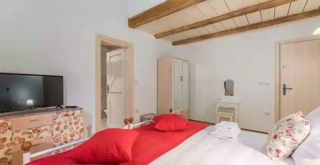 Family Villa Lipica with Pool and Jacuzzi
