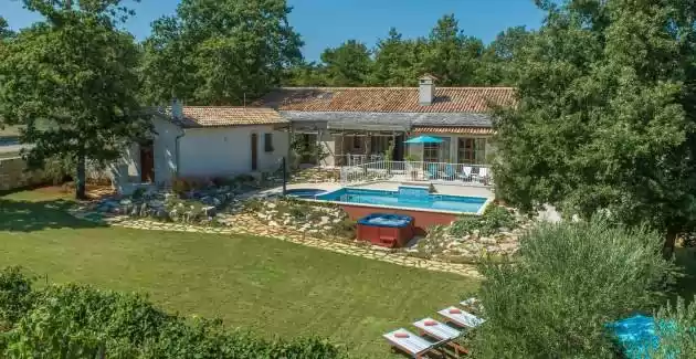Family Villa Lipica with Pool and Jacuzzi