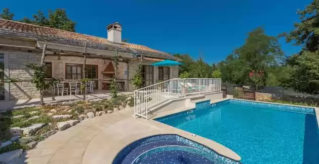 Family Villa Lipica with Pool and Jacuzzi