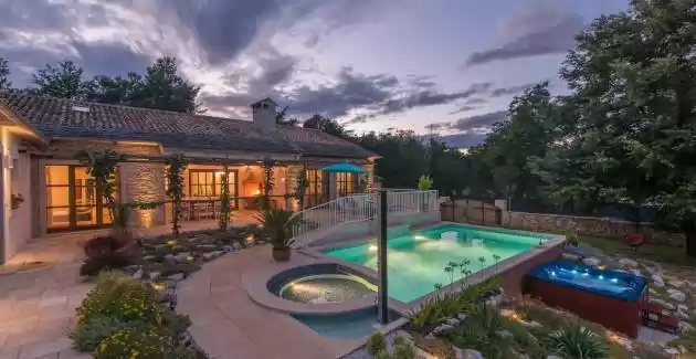 Family Villa Lipica with Pool and Jacuzzi