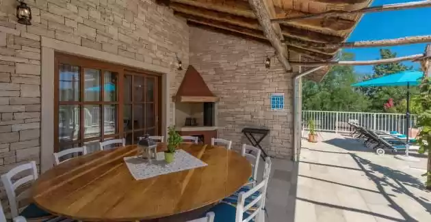 Family Villa Lipica with Pool and Jacuzzi