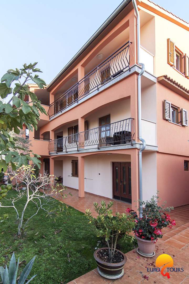 75  Apartments cvek rovinj for Small Space
