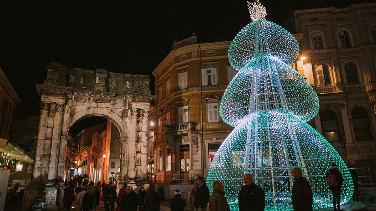 city square in Pula