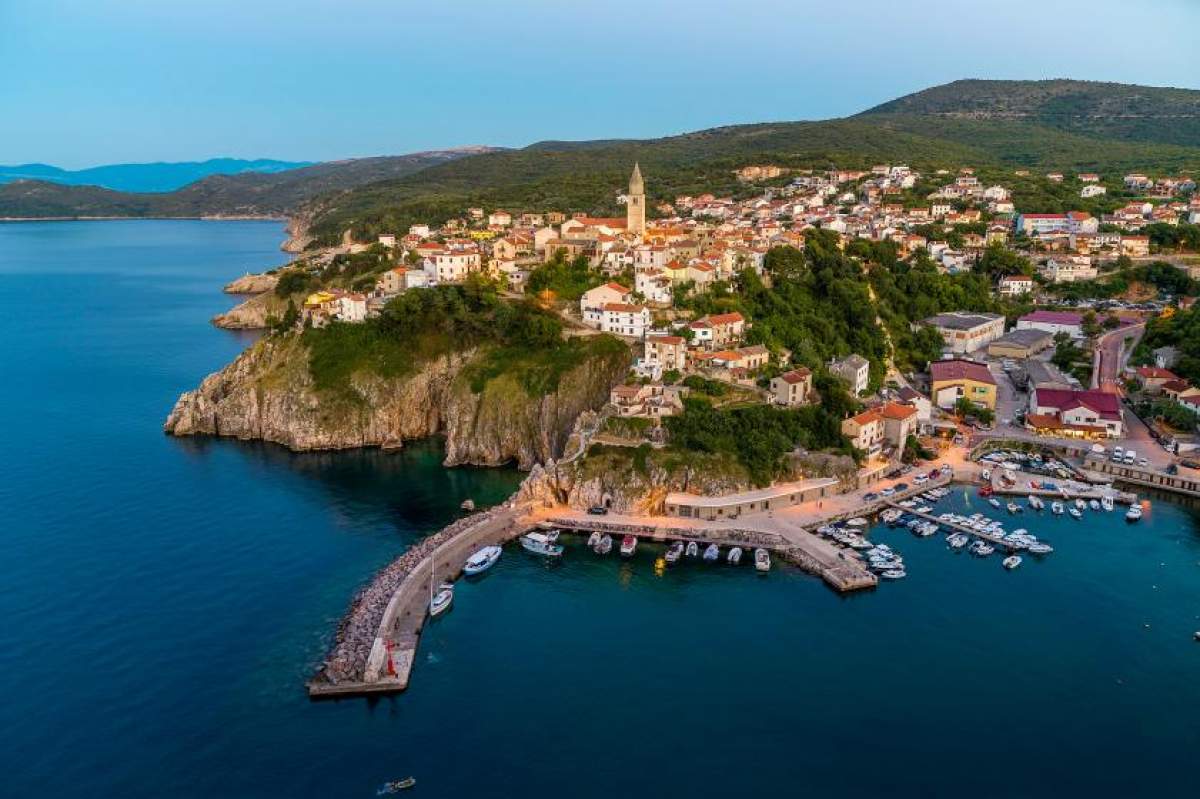 pogled na vrbnik, otok Krk