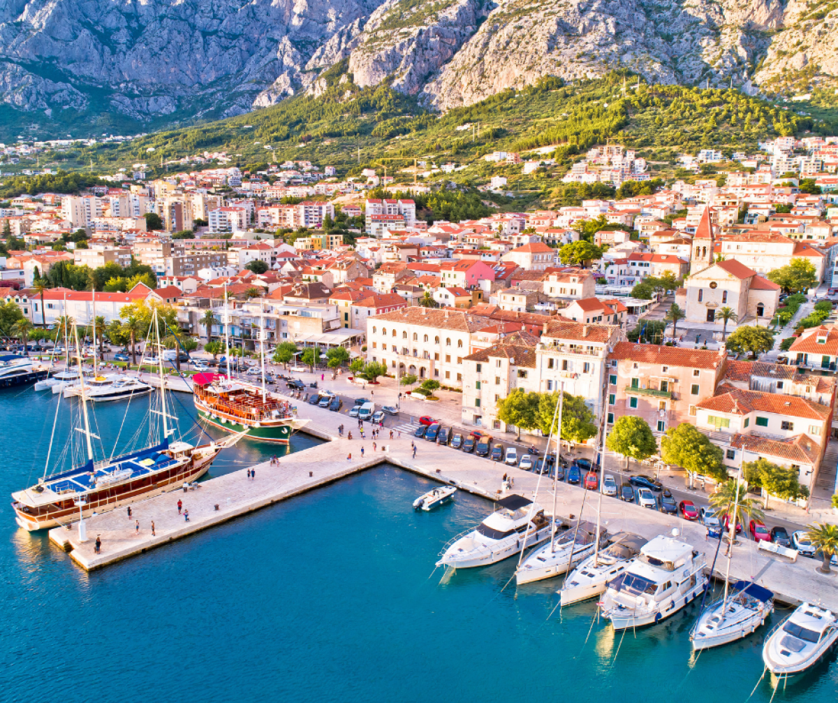 pogled na grad Makarska Riviera