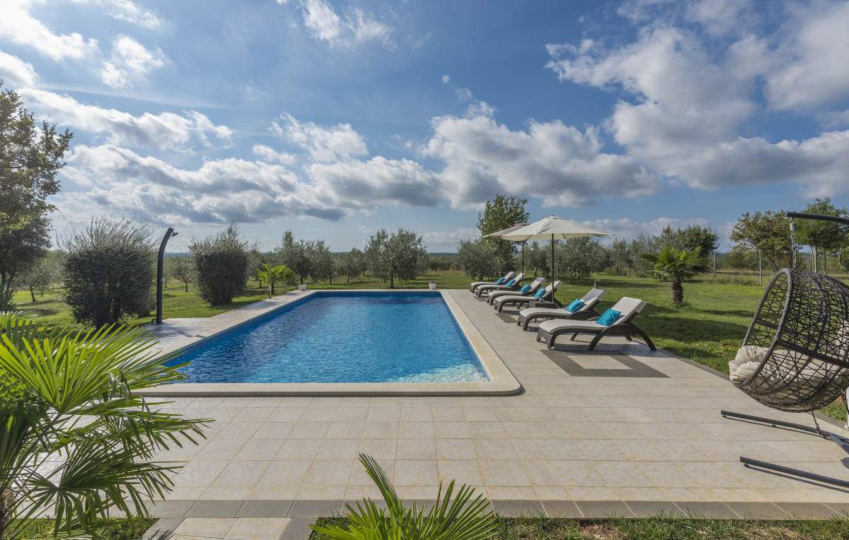 bazen, pogled na vrt