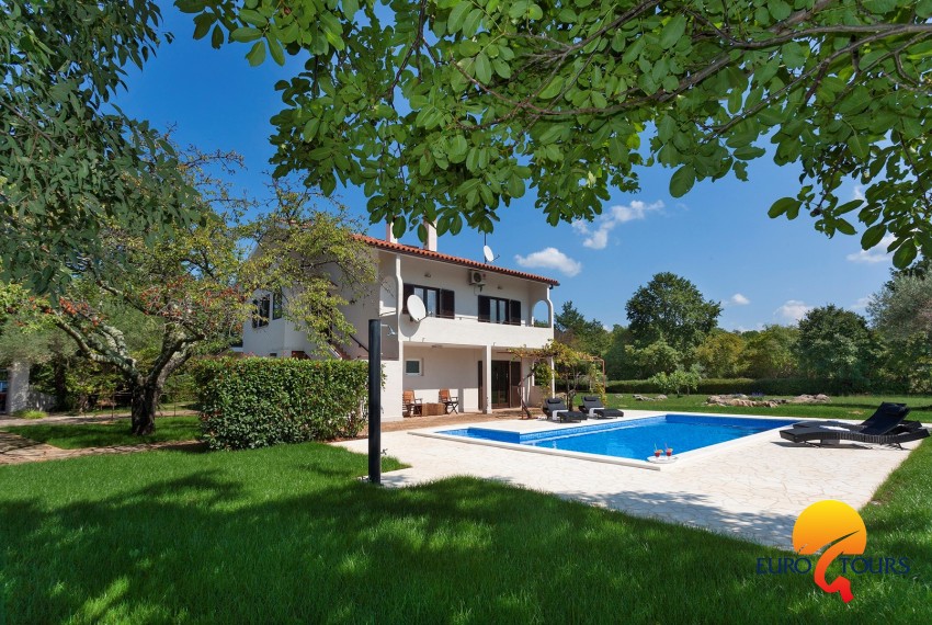 Ferienwohnung Doris Mit Schone Garten Und Pool Eurotours Villas