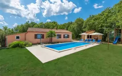 Ferienhaus Fragola mit Pool