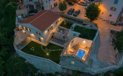 Villa Paola con una piscina panoramica nell'Istria centrale